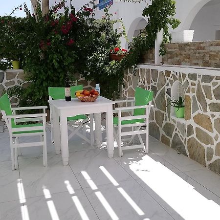 Nicolas Antiparos Buitenkant foto