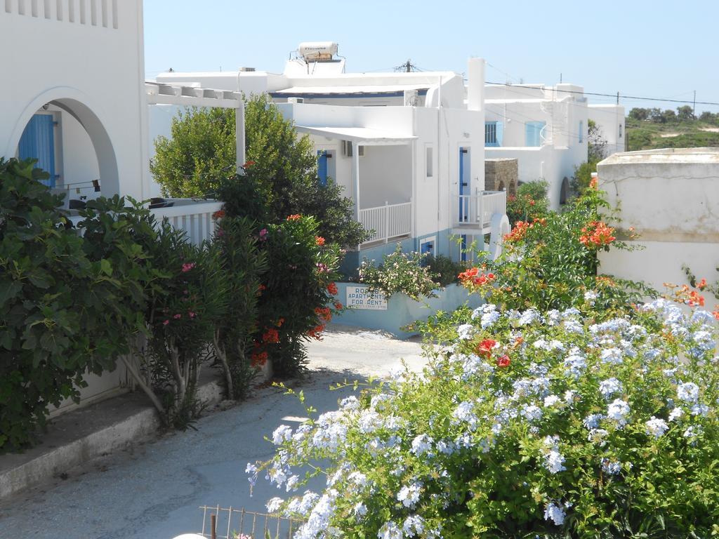 Nicolas Antiparos Buitenkant foto