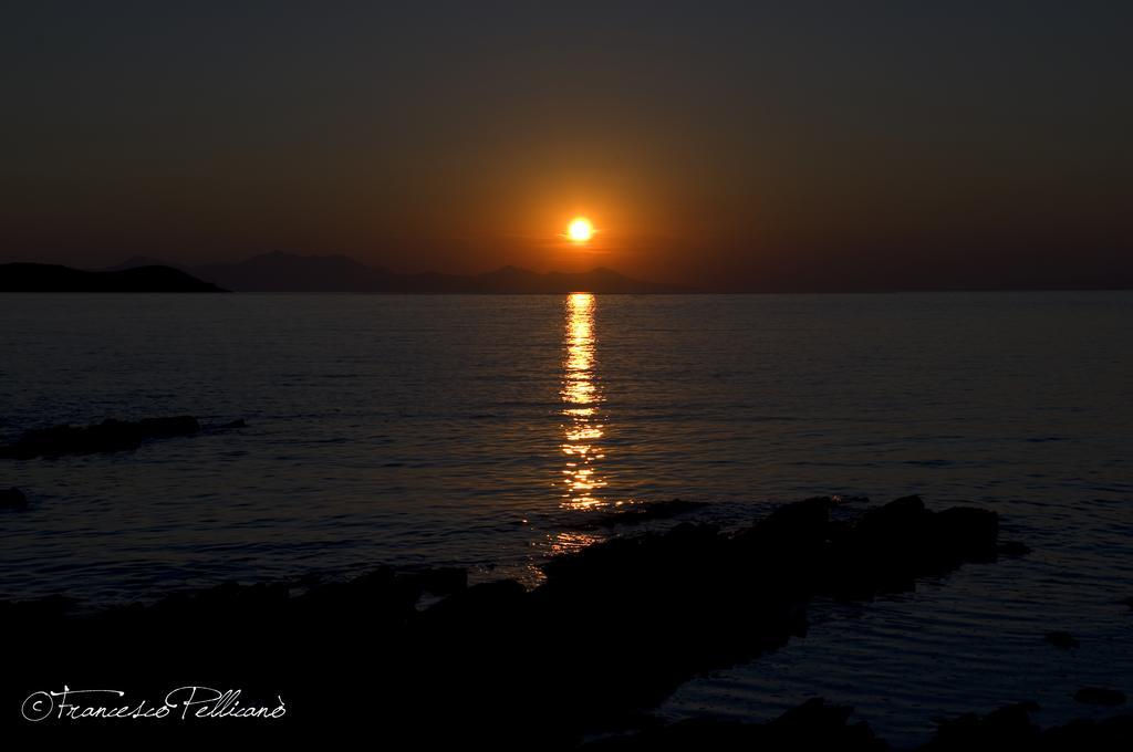 Nicolas Antiparos Buitenkant foto