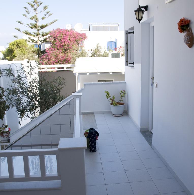 Nicolas Antiparos Buitenkant foto