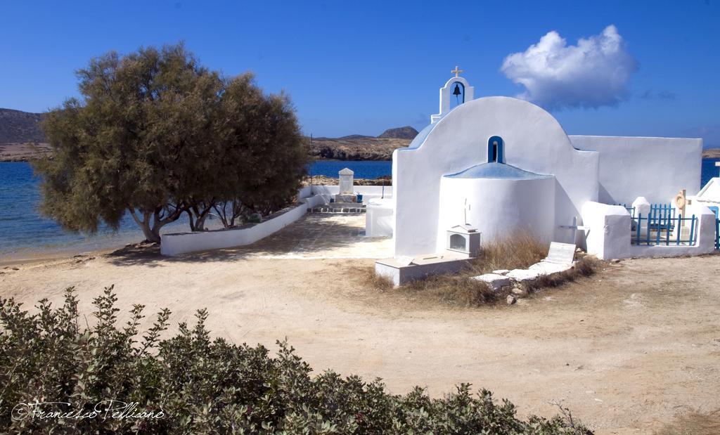 Nicolas Antiparos Buitenkant foto
