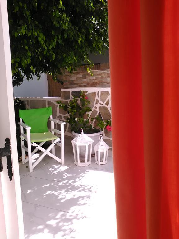 Nicolas Antiparos Buitenkant foto