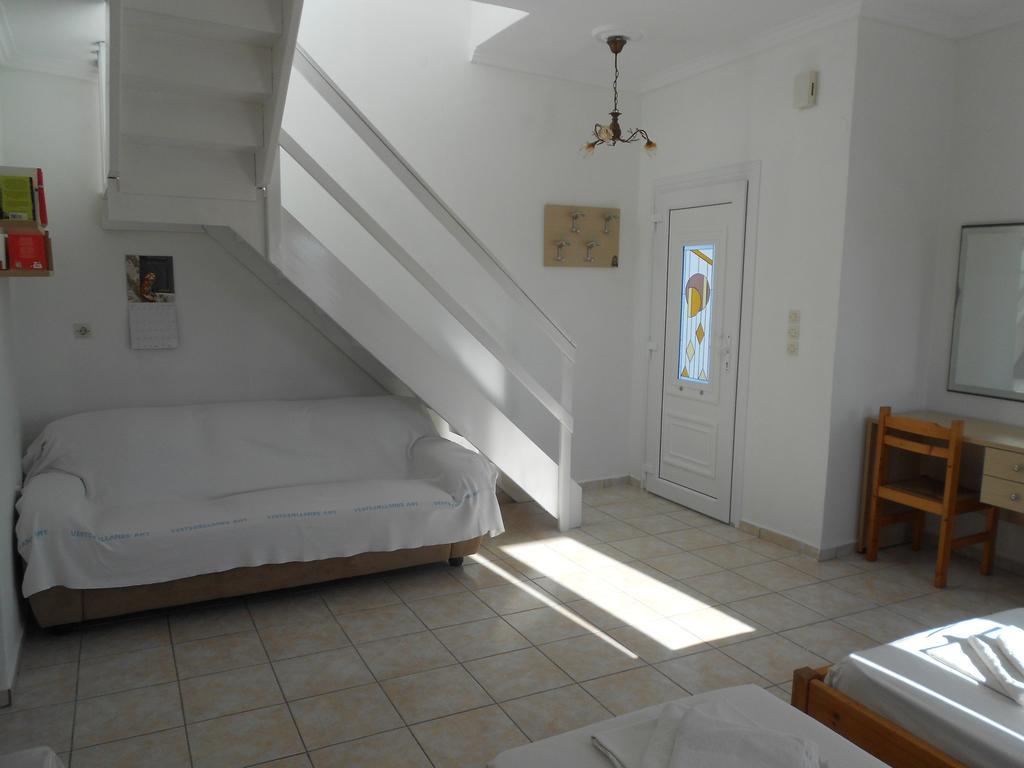 Nicolas Antiparos Buitenkant foto