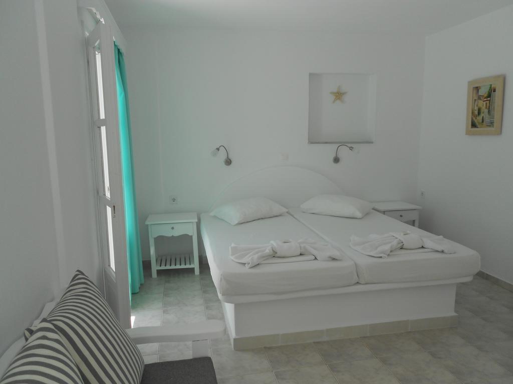 Nicolas Antiparos Buitenkant foto